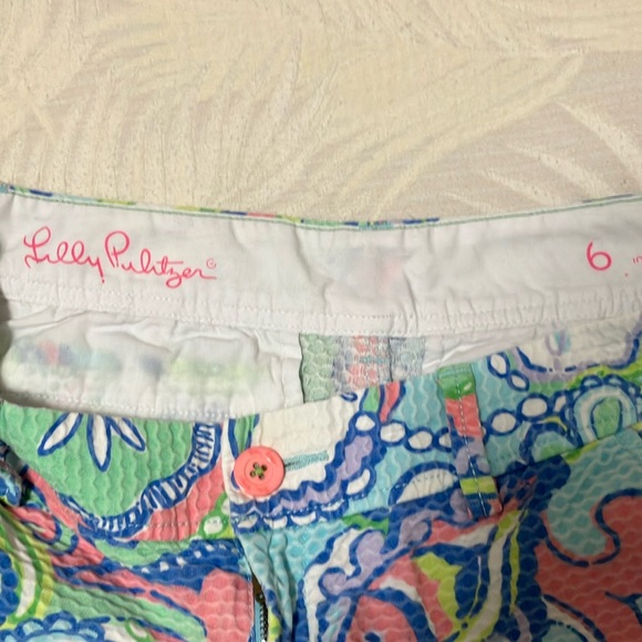 Lilly Pulitzer Colorful Paisley Women's Shorts. Size-6 - Picture 3 of 3